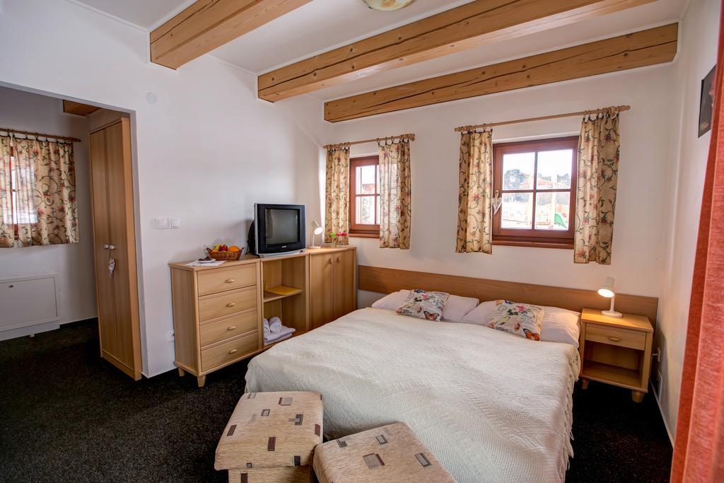 Hotel Koliba Greta Liptovská Sielnica Oda fotoğraf